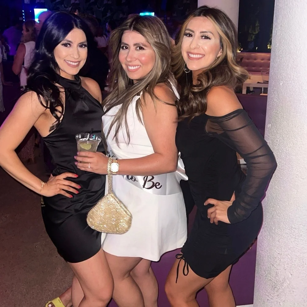 Elegant Black Off-Shoulder Dress - Picture 3 of 4